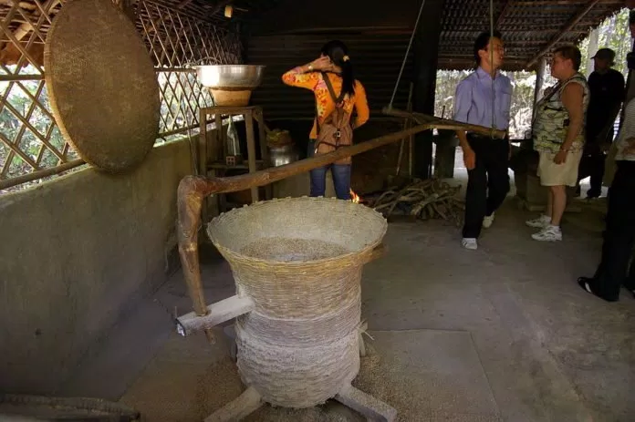 Cối xay lúa dưới địa đạo
