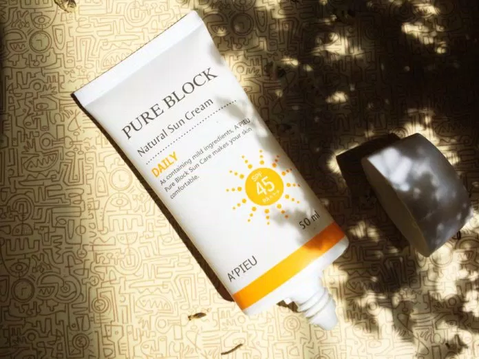 Review kem chống nắng Apieu Pure Block Natural Daily Sun Cream Apieu beauty blogger da khô kem chống nắng kem chống nắng Apieu Pure Block Natural Daily Sun Cream kem chống nắng bình dân Loveat1stshine mỹ phẩm bình dân review mỹ phẩm