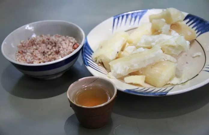 khoai mì luộc chấm muối