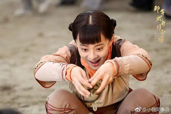 Năm ấy hoa nở trăng vừa tròn