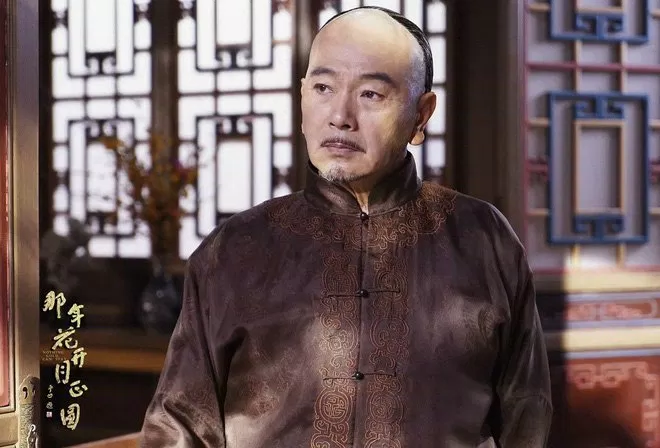 Năm ấy hoa nở trăng vừa tròn