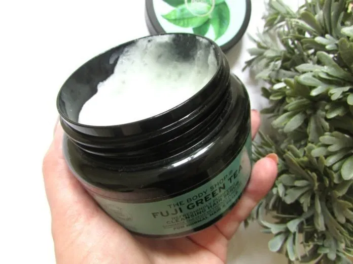 Review tẩy tế bào chết da đầu The Body Shop Fuji Green Tea Cleansing Hair Scrub beauty blogger Chloe Nguyen Mailovesbeauty review mỹ phẩm tẩy tế bào chết tẩy tế bào chết da đầu The Body Shop The Body Shop Fuji Green Tea Cleansing Hair Scrub