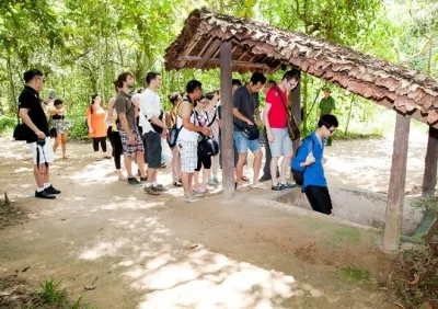 tham quan địa đạo theo tour