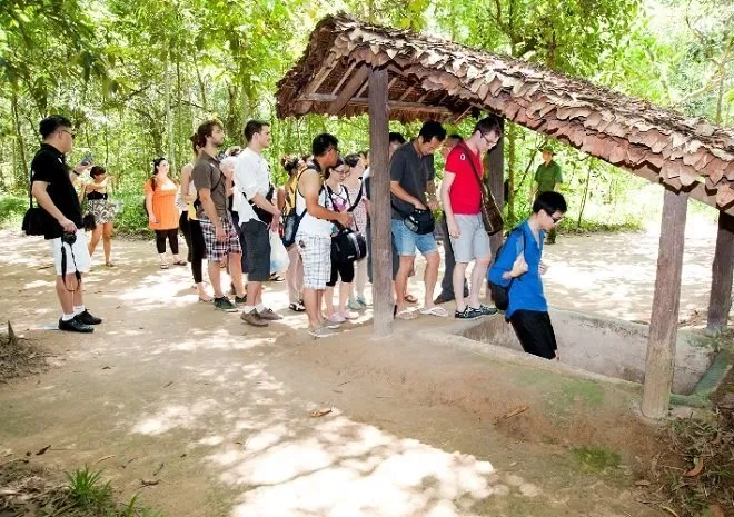 tham quan địa đạo theo tour