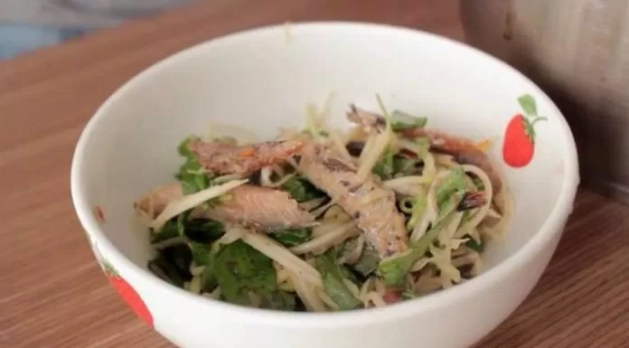 Gỏi xoài khô cá trích