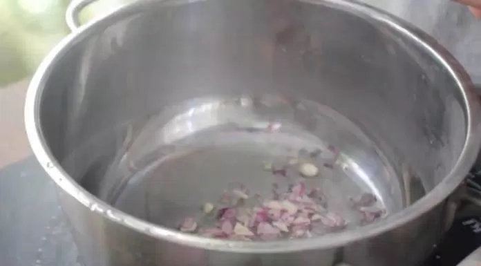 Gỏi xoài khô cá trích