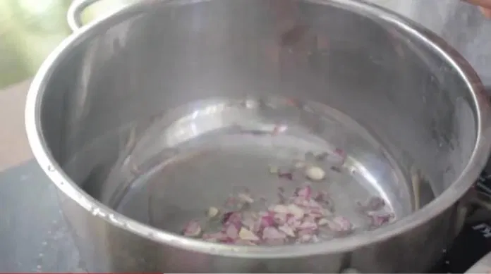 Gỏi xoài khô cá trích