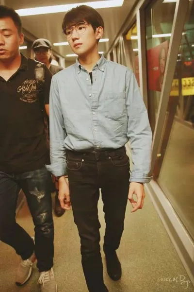 Quần jeans cá tính