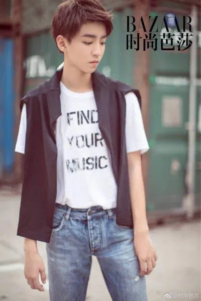 Quần jeans cá tính