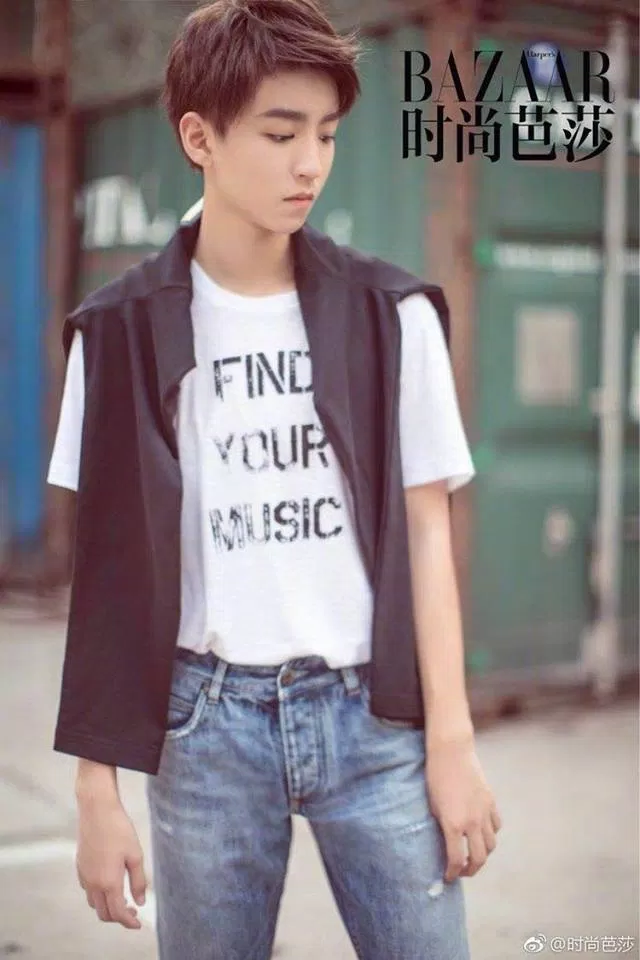 Quần jeans cá tính