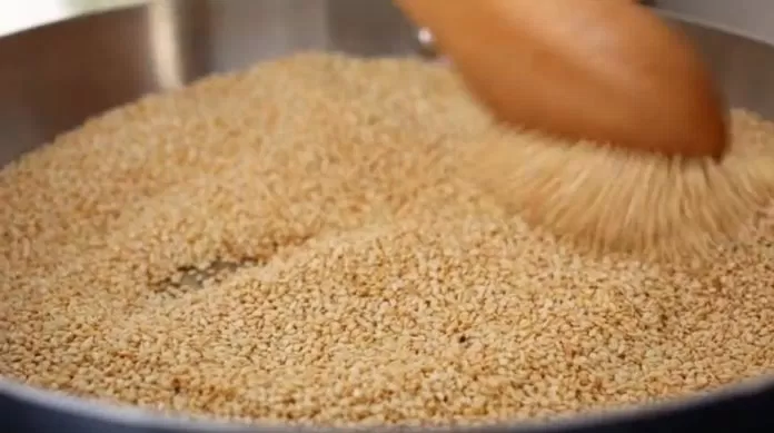 Kẹo đậu phộng mè dâu tây