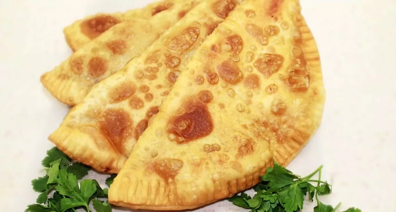 Làm bánh Chebureki