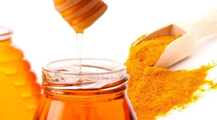 Tinh bột nghệ - mật ong ngừa mụn, trị mụn đáng ghét