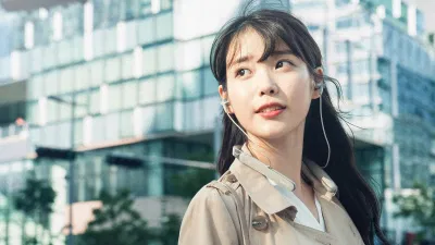 IU