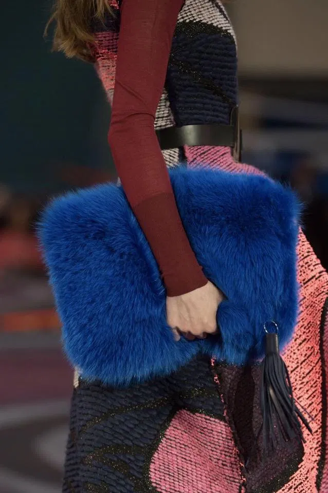 Ví cầm tay clutch