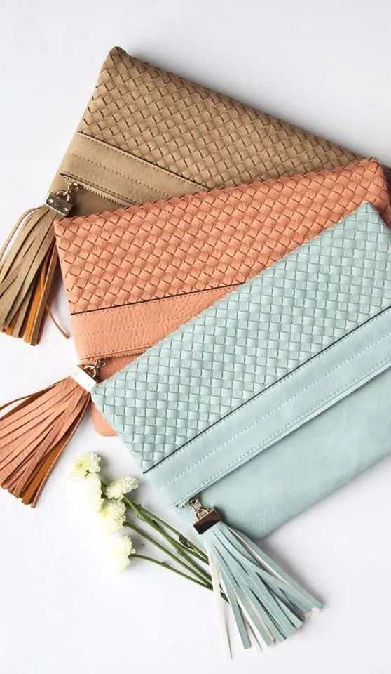 Ví cầm tay clutch