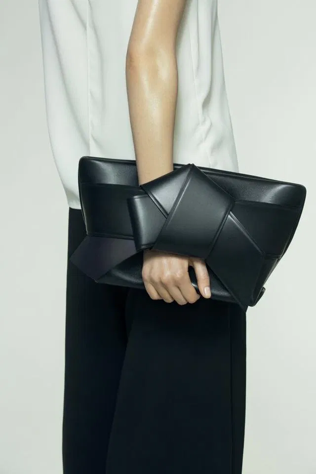 Ví cầm tay clutch