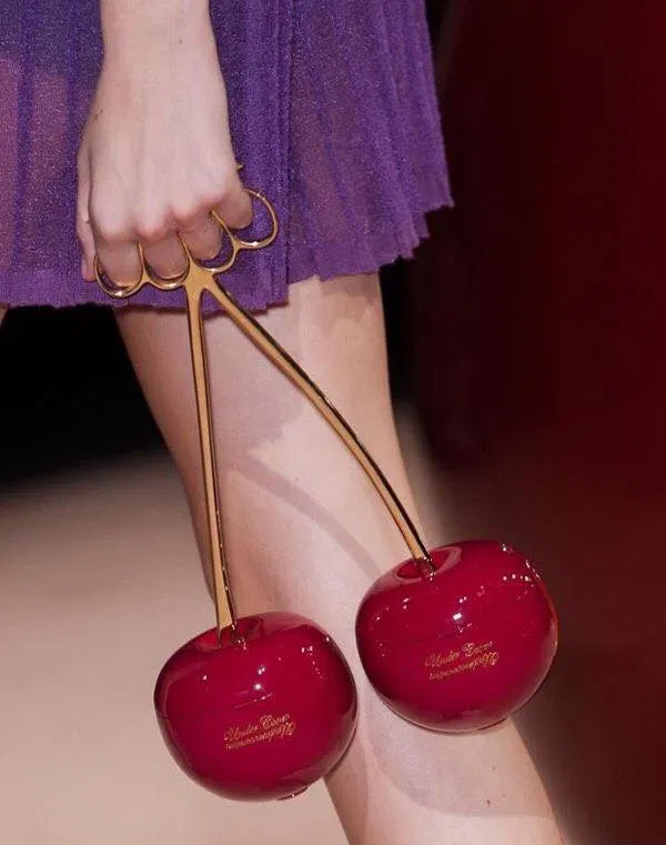 Ví cầm tay clutch