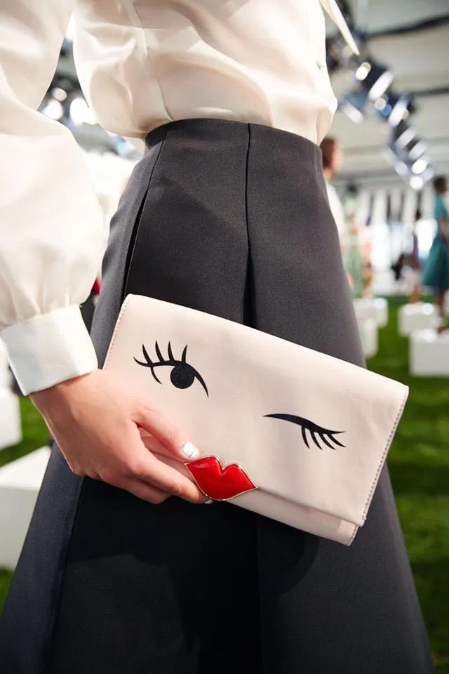 Ví cầm tay clutch