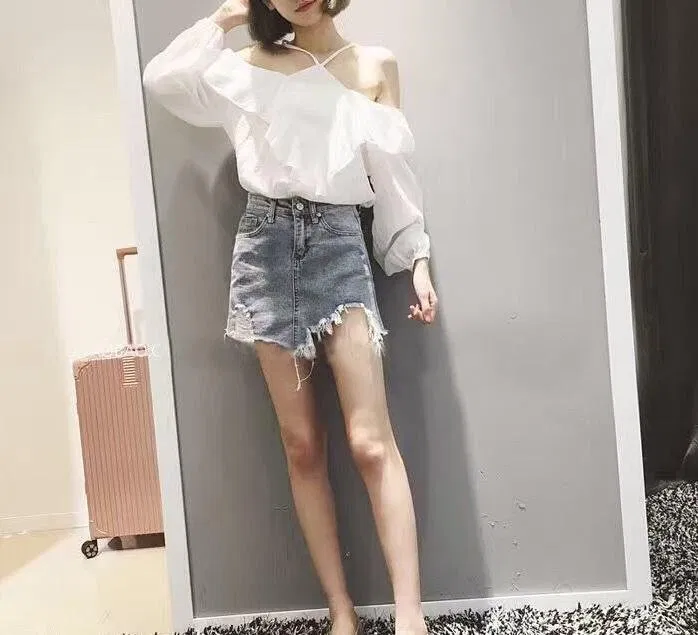 Áo cổ yếm trễ vai dễ thương