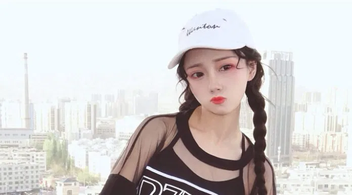 Áo lưới chữ