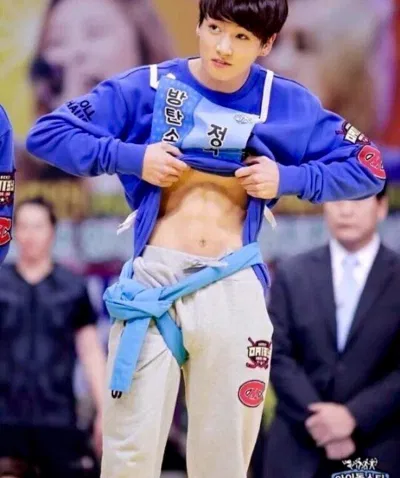 Jungkook khoe body