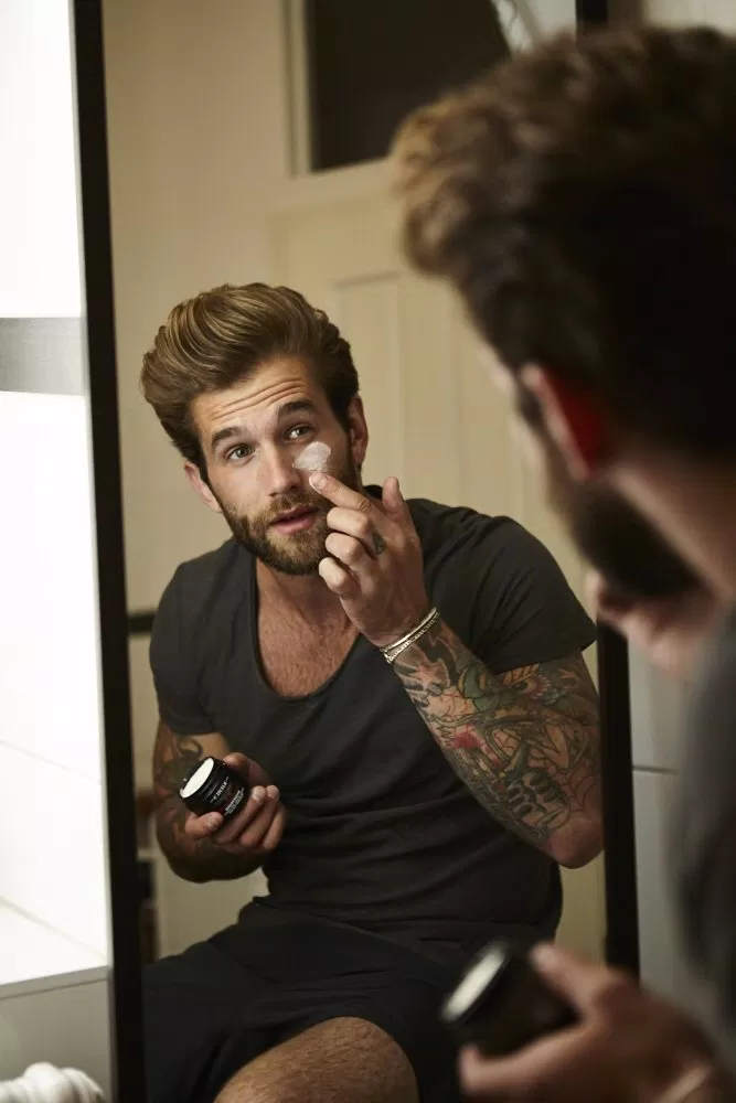 Mỹ phẩm Kiehls: Mỹ phẩm dưỡng da cao cấp từ thiên nhiên Andre Hamann gương mặt đại diện cho Kiehls Kiehls Kiehls Calendula Deep Cleansing Foaming Face Wash Kiehls Rare Earth Deep Pore Cleansing Masque Kiehls Ultra Facial Cream Matthew McConaughey mỹ phẩm dưỡng da Mỹ phẩm dưỡng da cao cấp mỹ phẩm Kiehls thương hiệu mỹ phẩm