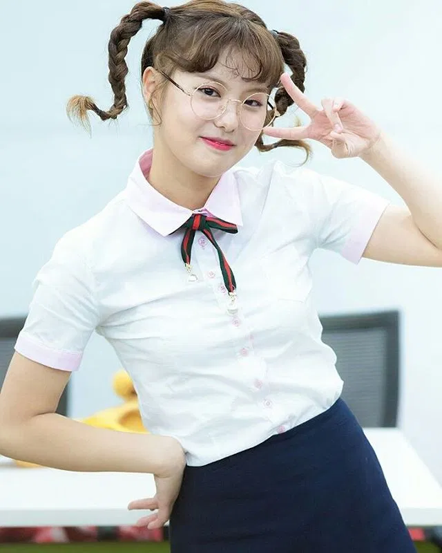 MOMOLAND Ahin
