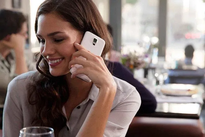 tác hại của điện thoại với da
