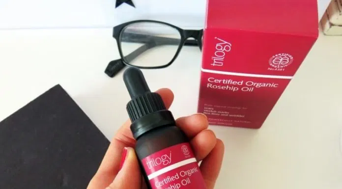 Review dầu dưỡng ẩm Trilogy Certified Organic Rosehip Oil