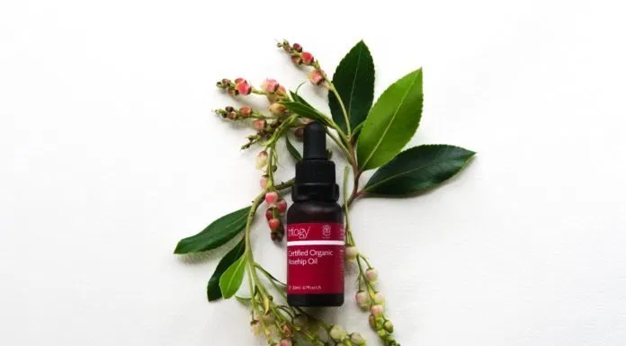 Review dầu dưỡng ẩm Trilogy Certified Organic Rosehip Oil