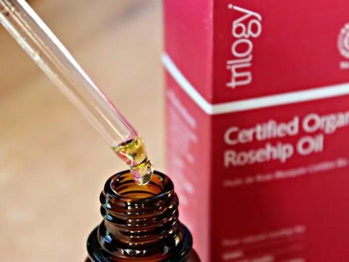 Review kem dưỡng ẩm Trilogy Certified Organic Rosehip Oil