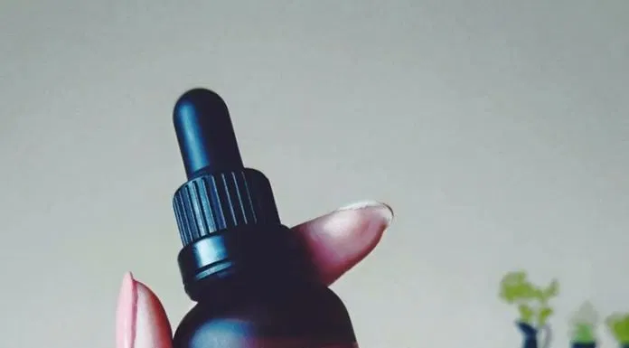 Review dầu dưỡng ẩm Trilogy Certified Organic Rosehip Oil