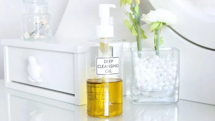 Review dầu tẩy trang cho da nhờn DHC Deep Cleansing Oil