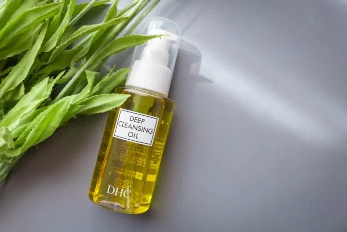 Review dầu tẩy trang cho da nhờn DHC Deep Cleansing Oil