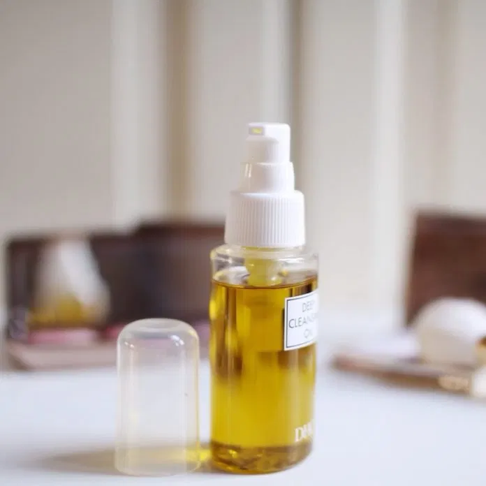 Review dầu tẩy trang cho da nhờn DHC Deep Cleansing Oil