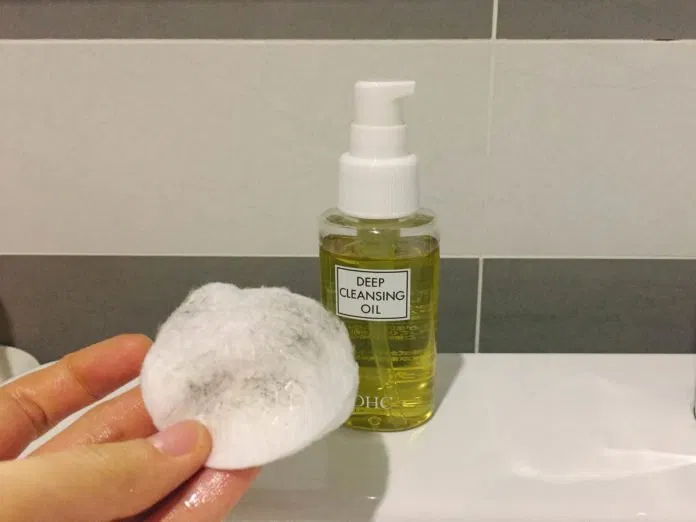 Review dầu tẩy trang cho da nhờn DHC Deep Cleansing Oil