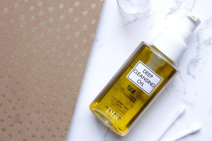 Review dầu tẩy trang cho da nhờn DHC Deep Cleansing Oil