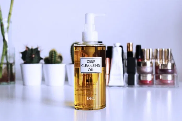 Review dầu tẩy trang cho da nhờn DHC Deep Cleansing Oil
