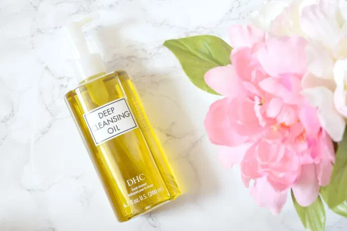 Review dầu tẩy trang cho da nhờn DHC Deep Cleansing Oil