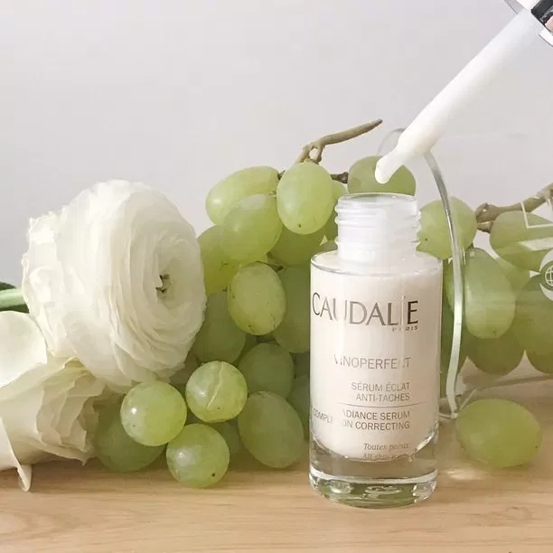 Review serum trị thâm mụn cho da nhạy cảm Caudalie Vinoperfect Radiance Serum Complexion Correcting