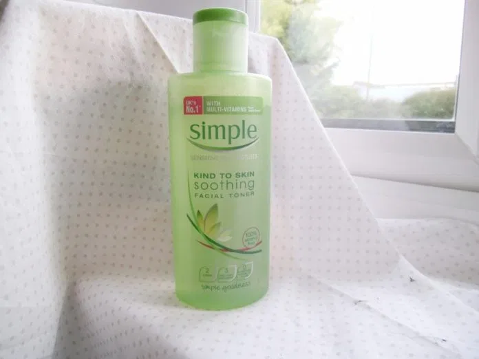 Nước hoa hồng Simple Soothing Facial Toner