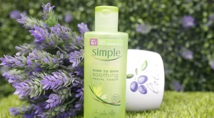 Nước hoa hồng Simple Soothing Facial Toner