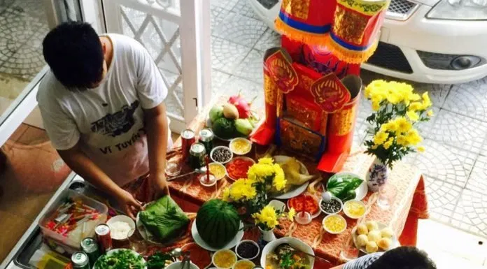 Tất niên