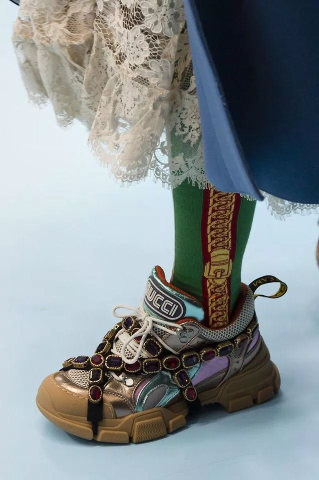 Giày Sneaker