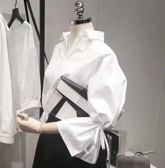 Áo sơ mi trắng tay loe