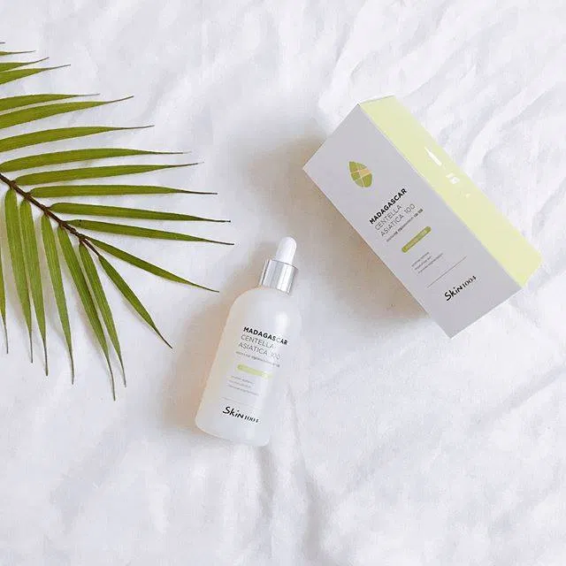 Màu sắc vô cùng tươi mát và dễ chịu của Skin1004 (Nguồn: Internet) tinh chất rau má