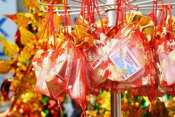 Mua muối sáng mùng 1