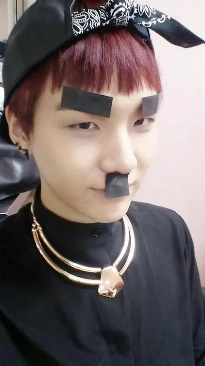 Những khoảnh khắc “ARMY không cần dìm, BTS cũng tự chìm” - BlogAnChoi