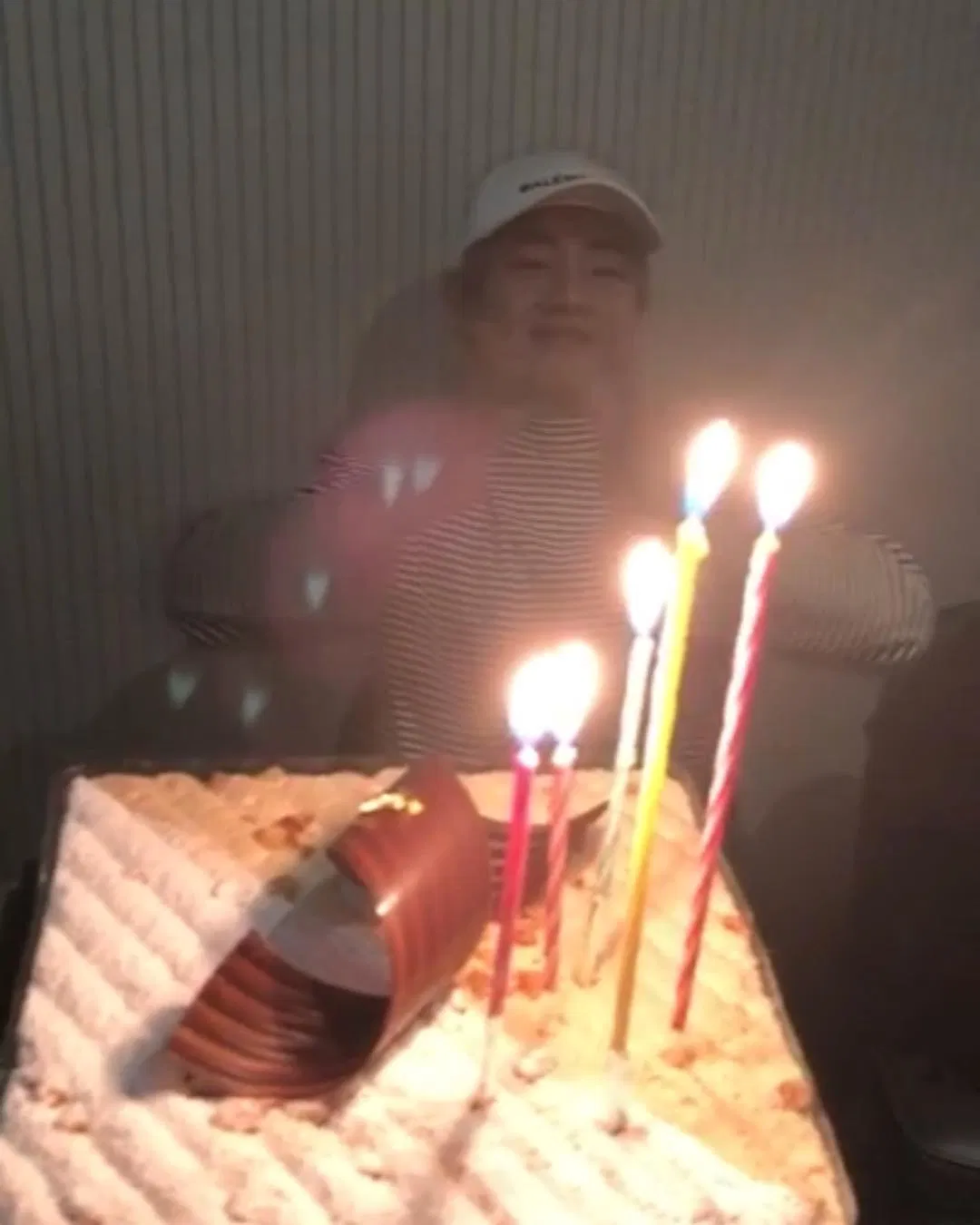 V